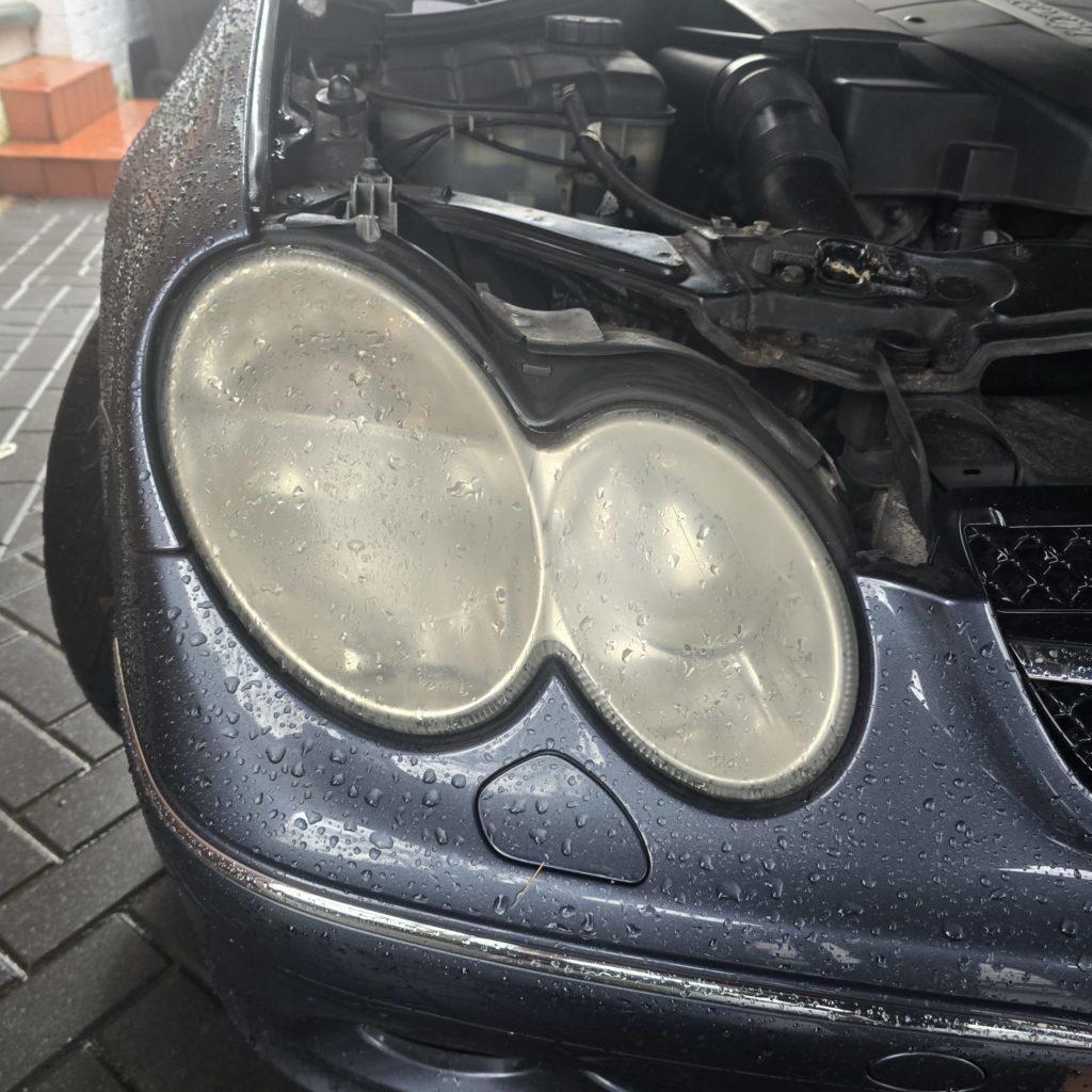 Cloudy, oxidised headlights before restoration